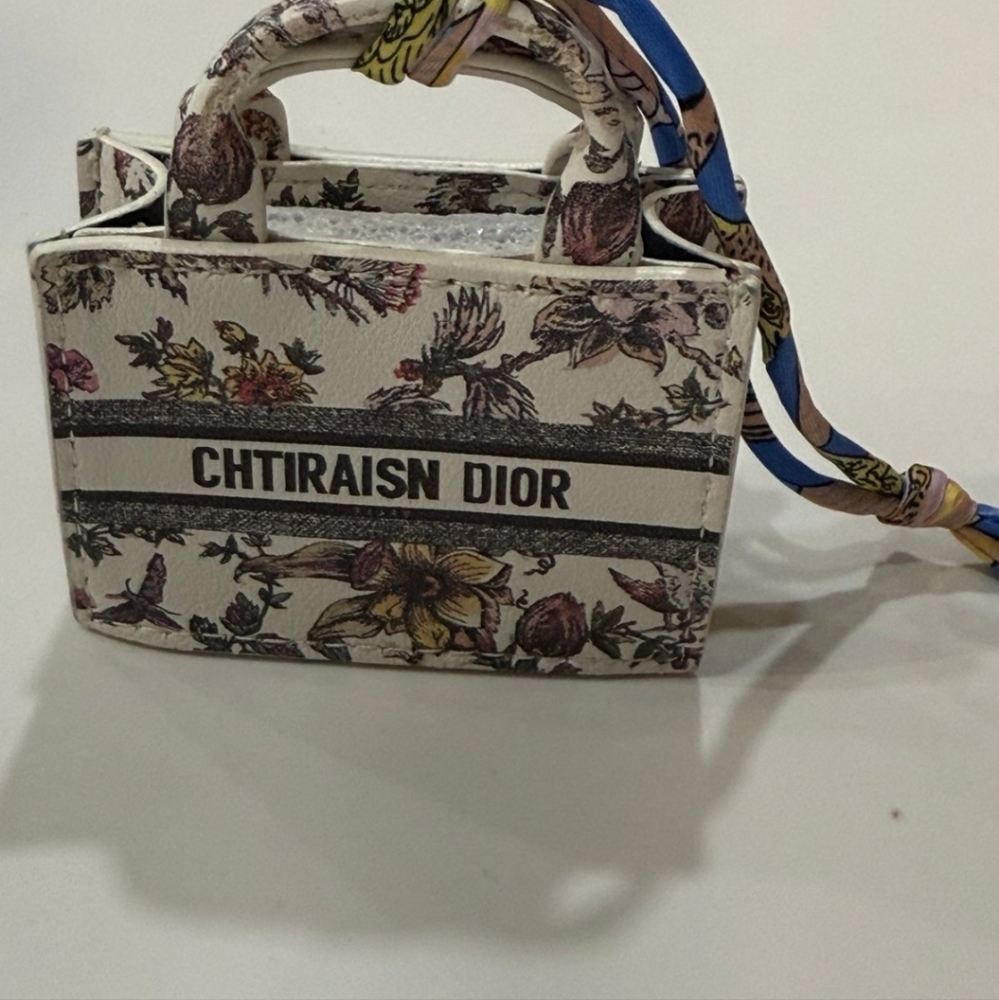Mimi Purse Keychain - Picture 4 of 4